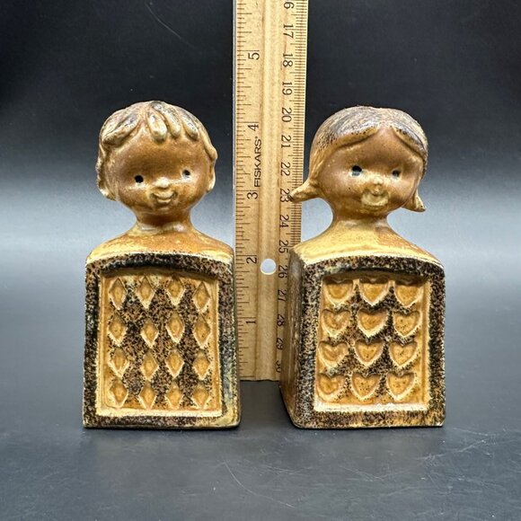 Vintage Shaker Set 1970s Boy Girl Brown Salt Pepper Boho Kitschy Figurines - Picture 8 of 8